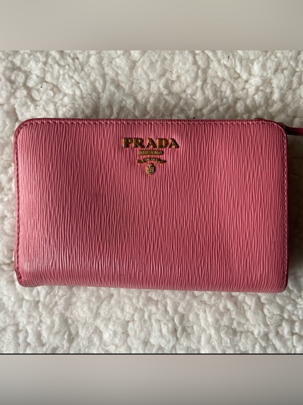 Prada Vitello Move Zip Around / Compact Bifold Wallet in a pink hue